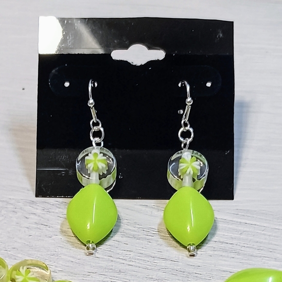 HANDMADE Neon / Lime Green Stackable Stretch Bracelets & Earrings Jewelry Set - Picture 4 of 7